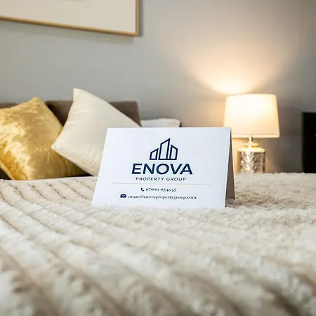Spacious Sleeps 8 With Free Parking Apartment Leeds (West Yorkshire)