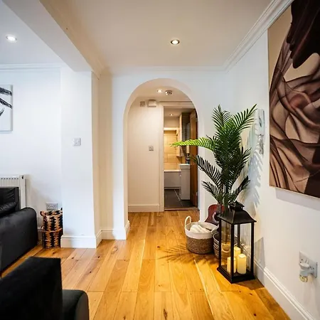 Apartment Spacious Sleeps 8 With Free Parking Leeds (West Yorkshire)